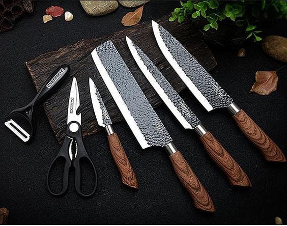 How should the ceramic knives used in daily life be maintained?