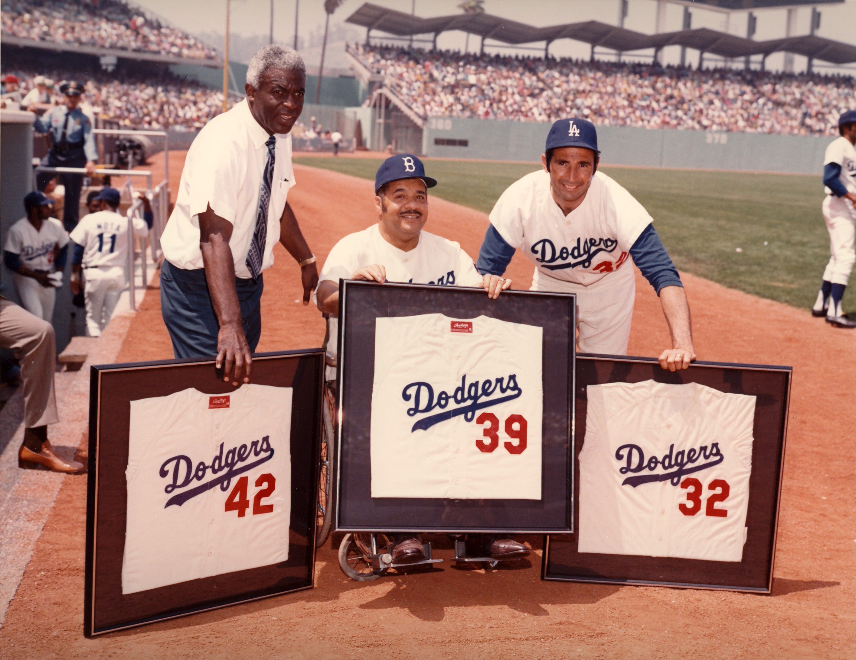 jackie robinson number retired in all of baseball