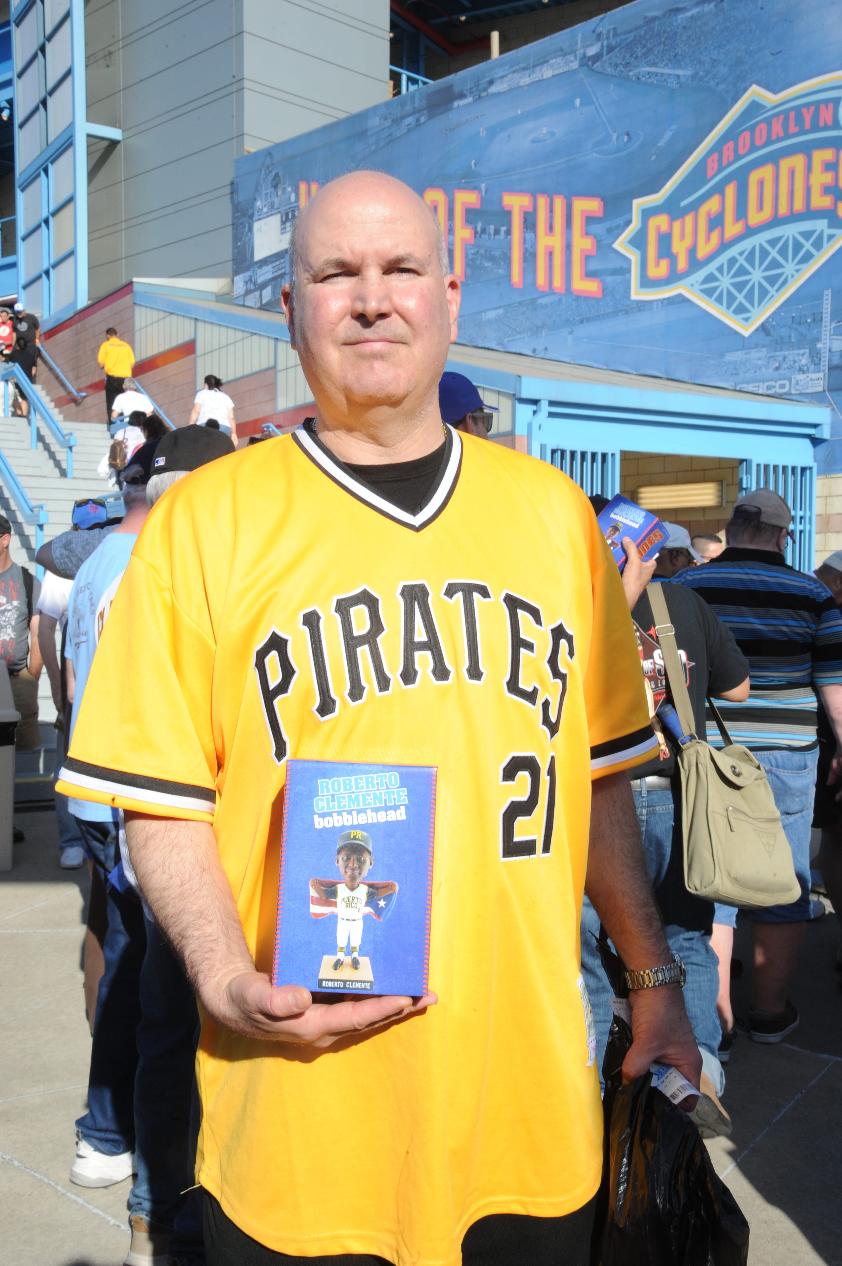 roberto clemente yellow jersey