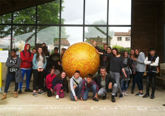 Une Maquette Du Système Solaire à La Bonne échelle