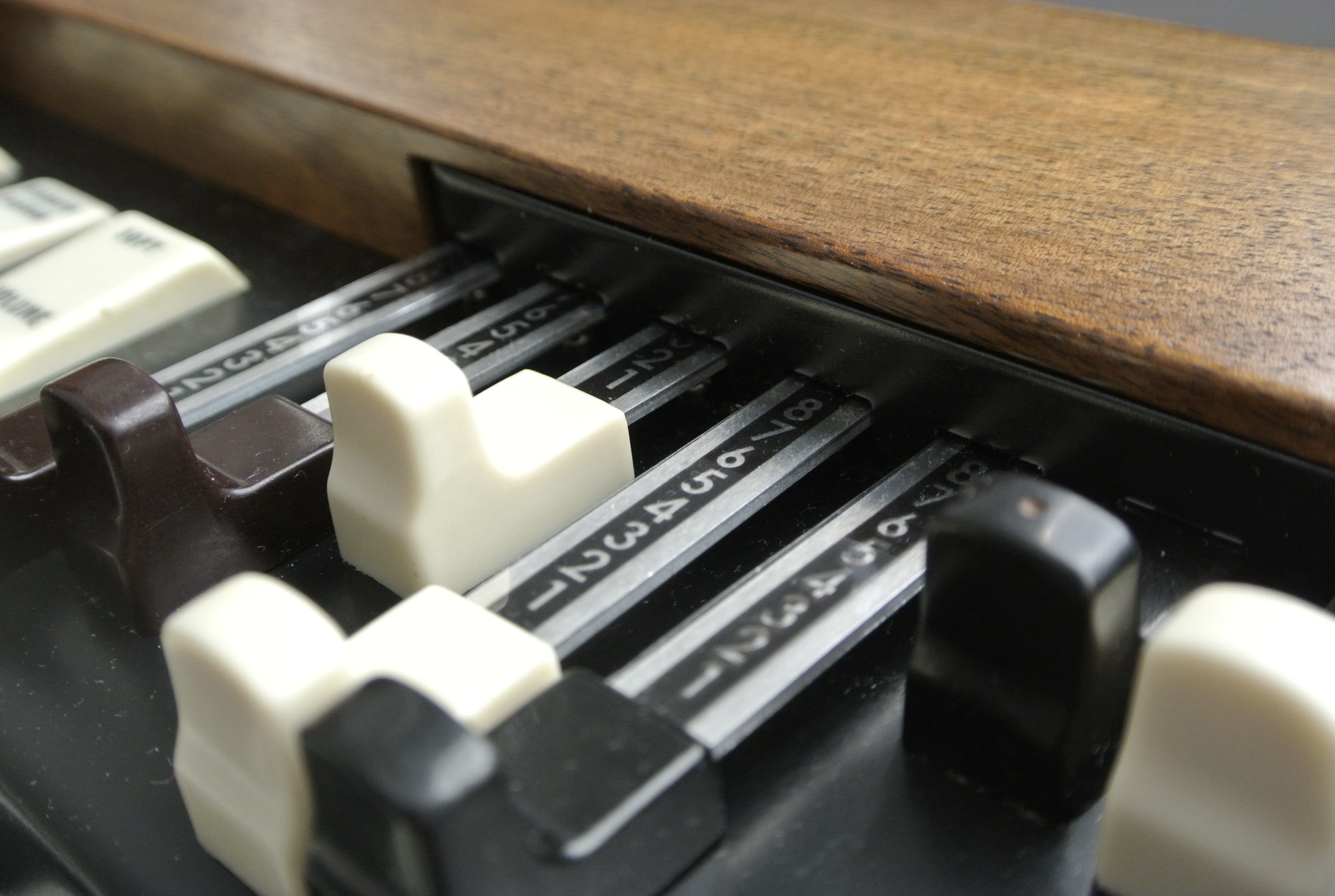 Design and realization of organ MIDI controller by Štěpán Dvořáček