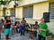 Vendedor de cachaça e doce em carrinho, Eunildo se despede de seus amigos da praça com festa