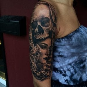 Spotlight Lhorreur En Noir Et Gris Par Travis Greenough