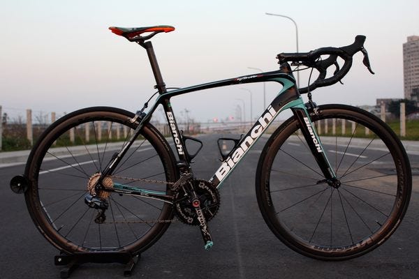 Bianchi C2c Infinito Cv 車架介紹剖析 這次要介紹的是bianchi最新專利技術 最新科技所誕生出的infinito By Will Kuo Simnabike 官方部落格 Medium