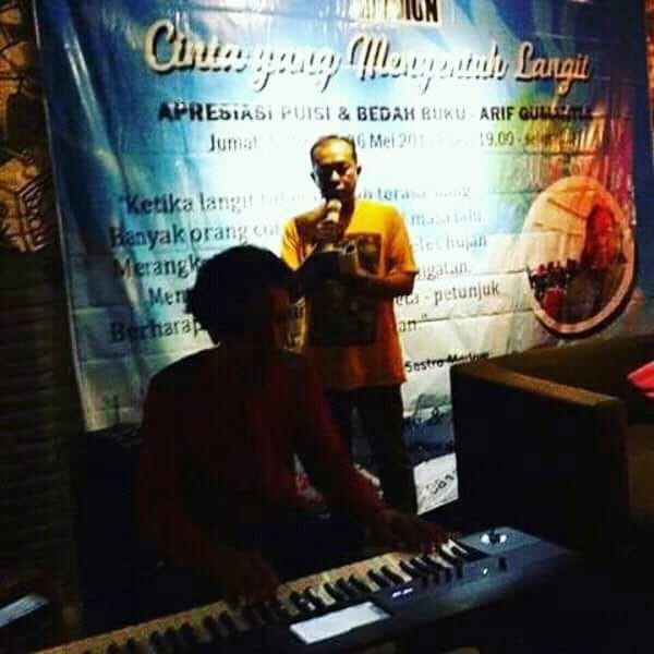 Menguak Sastra Melestarikan Budaya Arif Gumantia Medium
