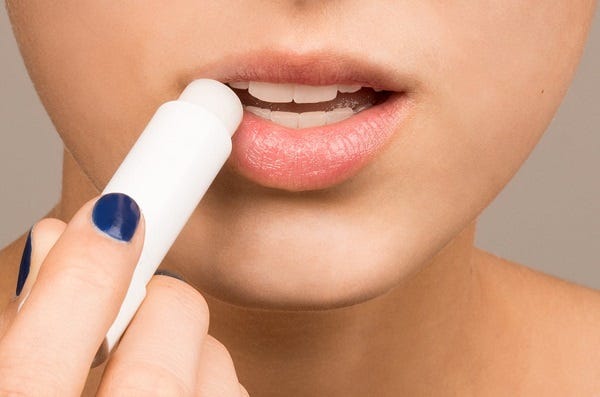 Những thỏi son dưỡng môi tốt nhất thế giới hiện nay | by Hương Nguyễn |  Beauty Blog — Lisa Cosmetics | Medium