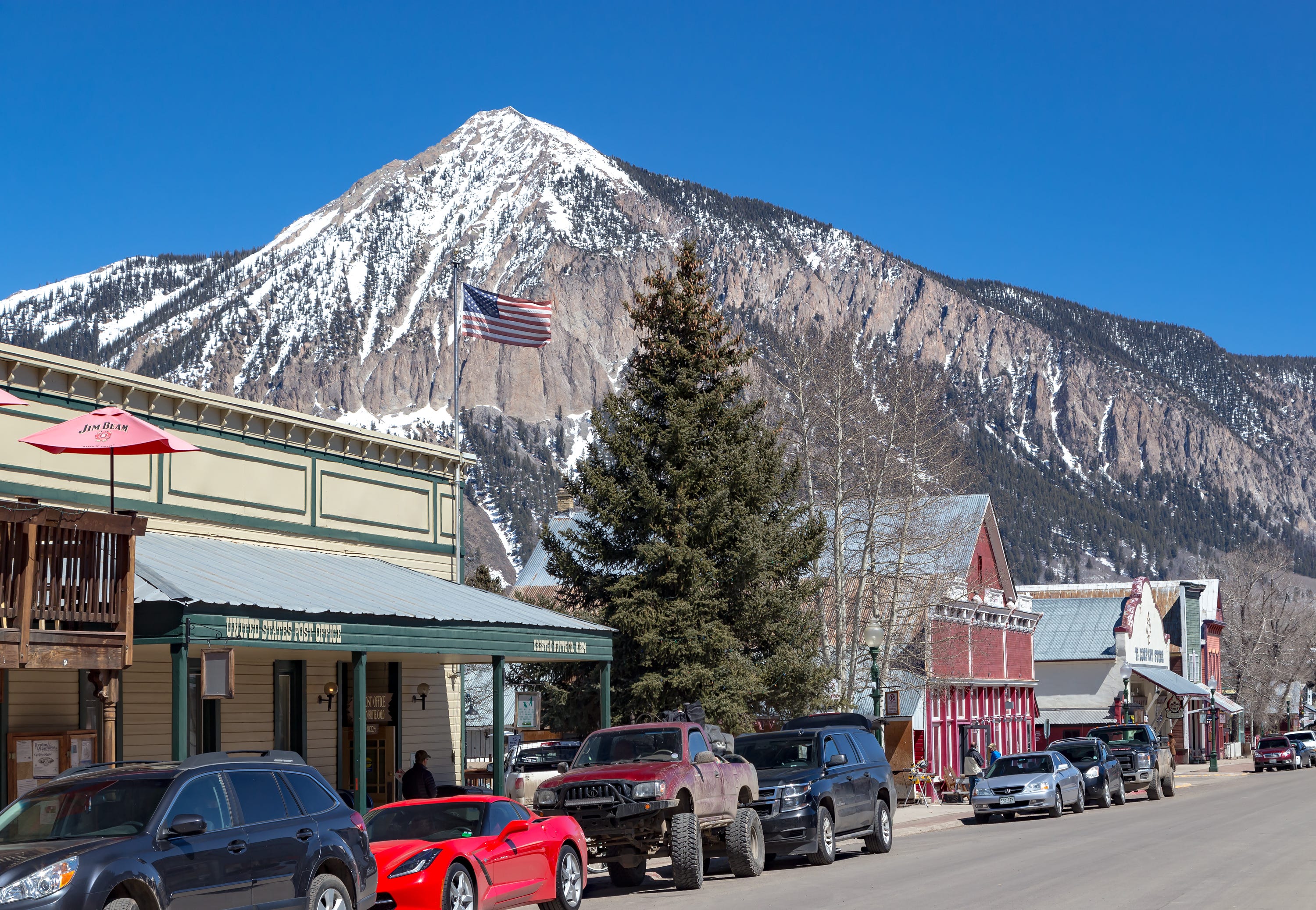 Snowshoeing in Crested Butte. 2 people, 555 miles by Turo Turo