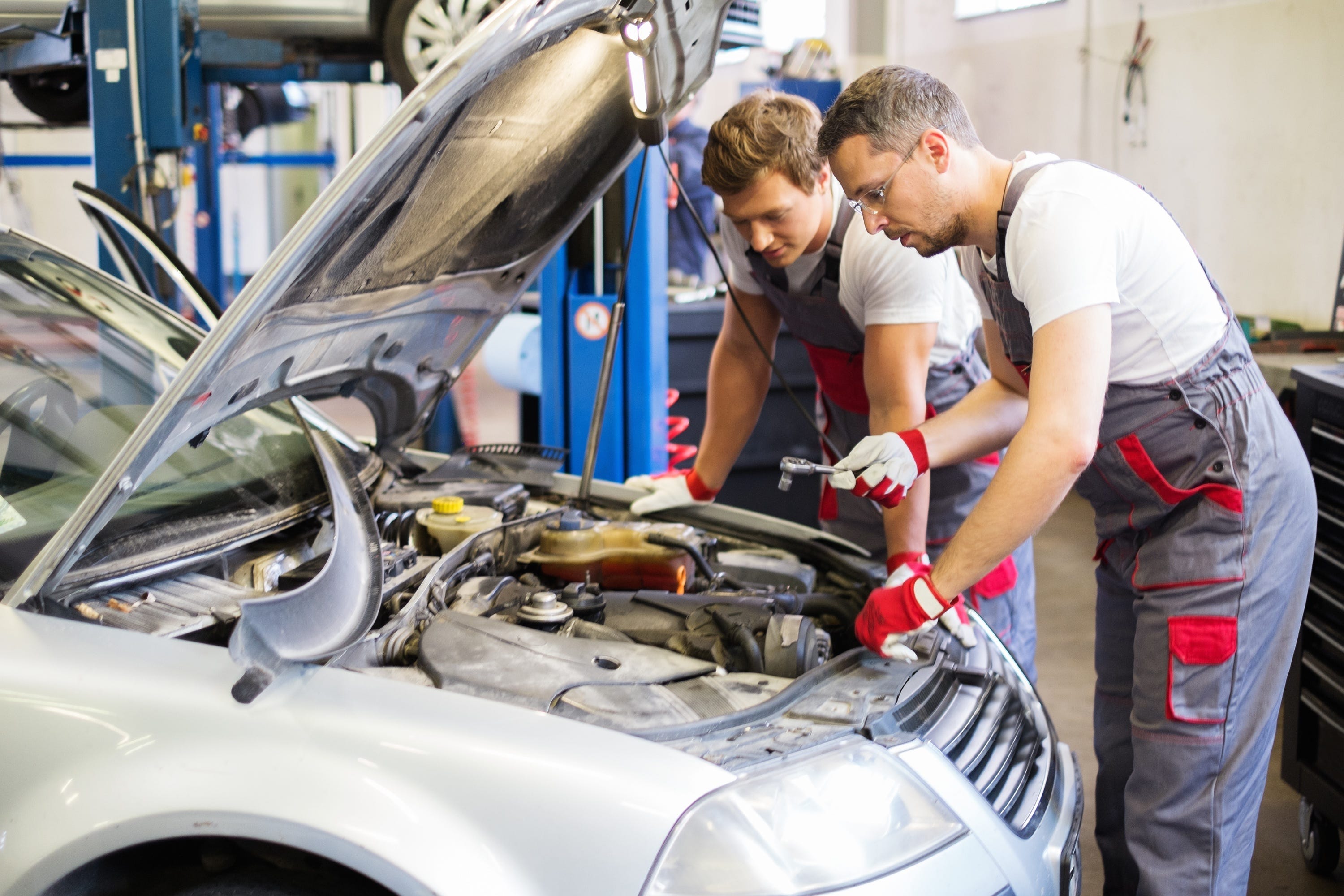 Reasons to Choose a Mobile Car Mechanic | by PK Auto | Medium