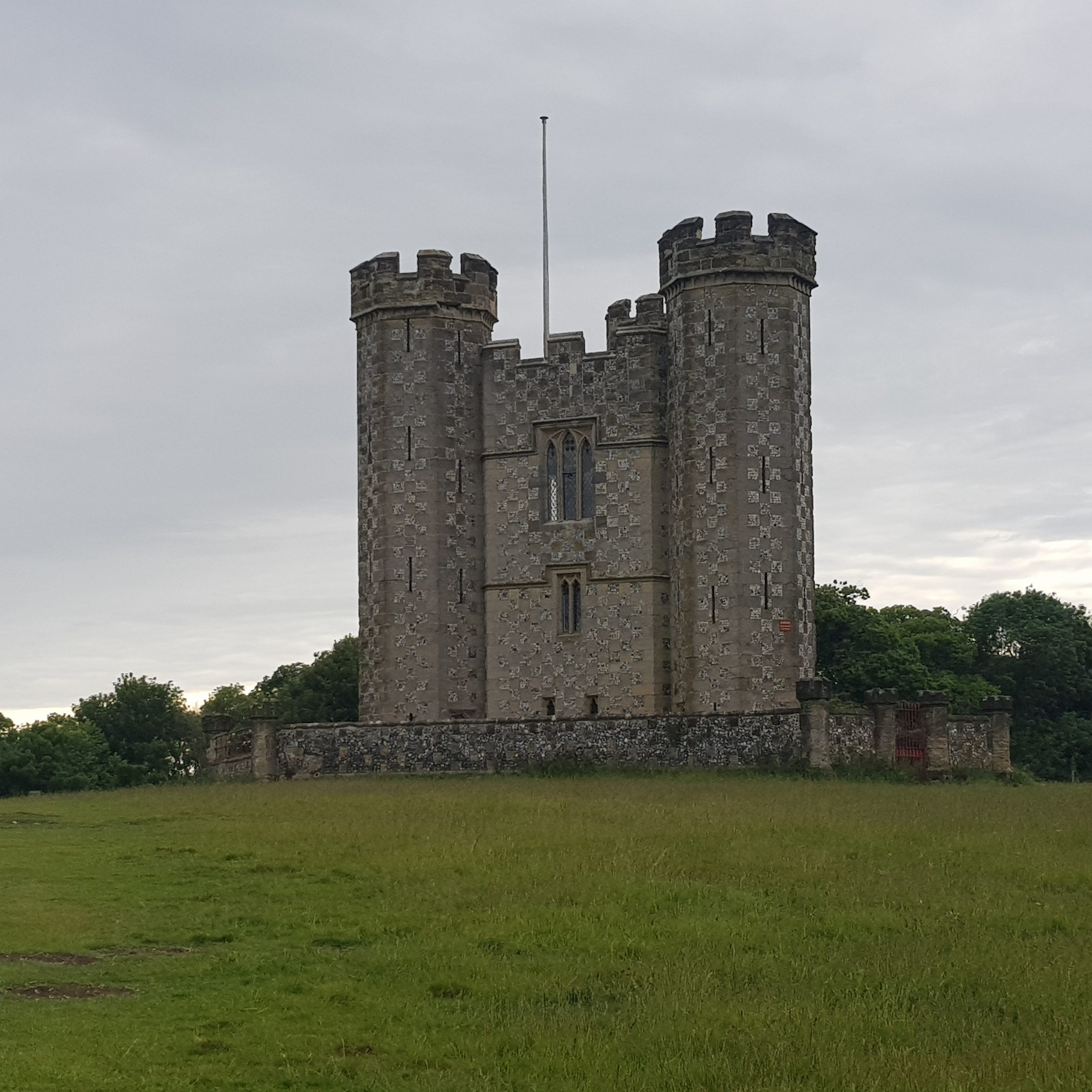 Beyond The Stage: Edward Hibbert'S Unexpectedly Large Fortune - hszm1qq