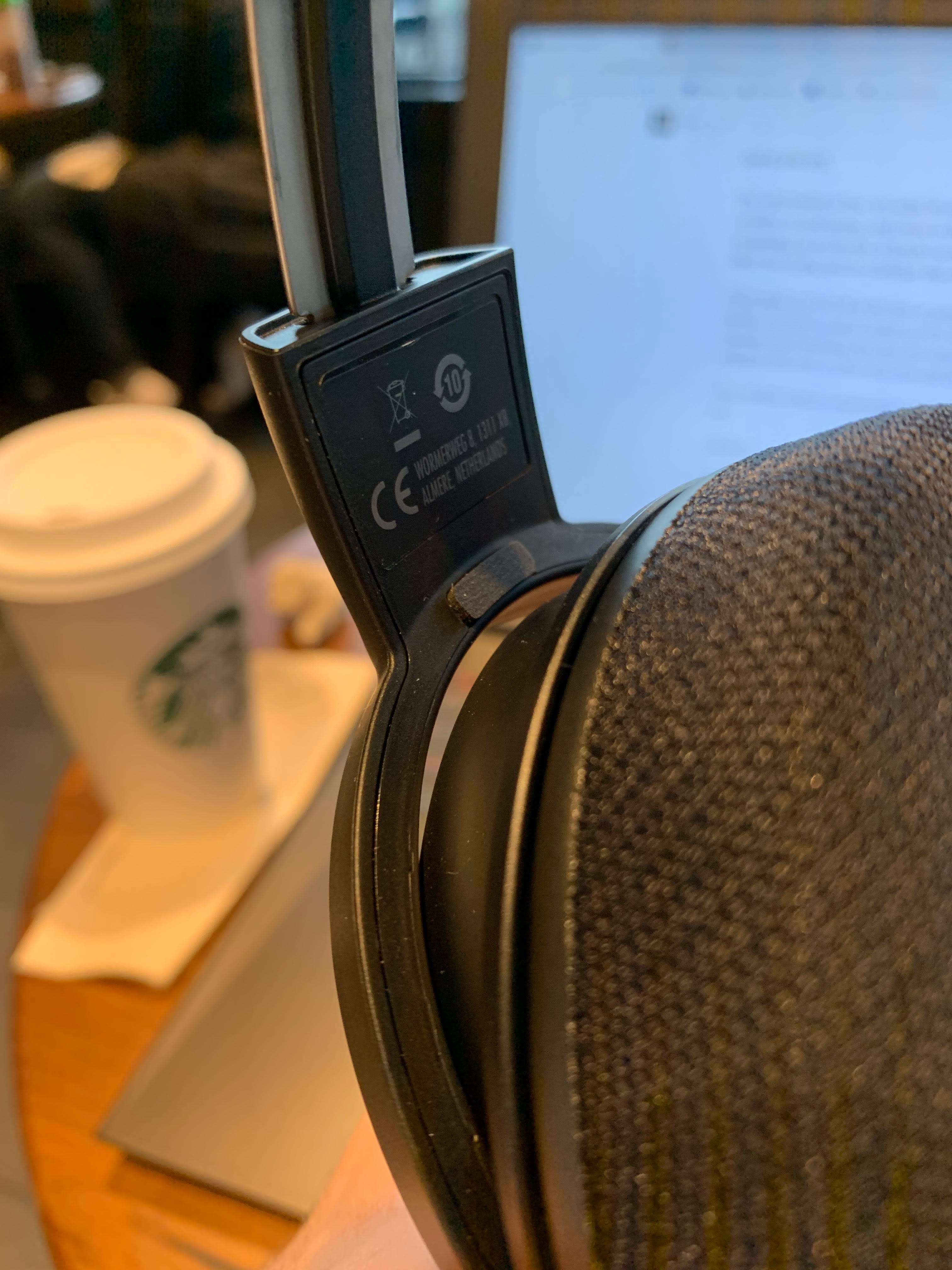 corsair hs35 noise cancelling