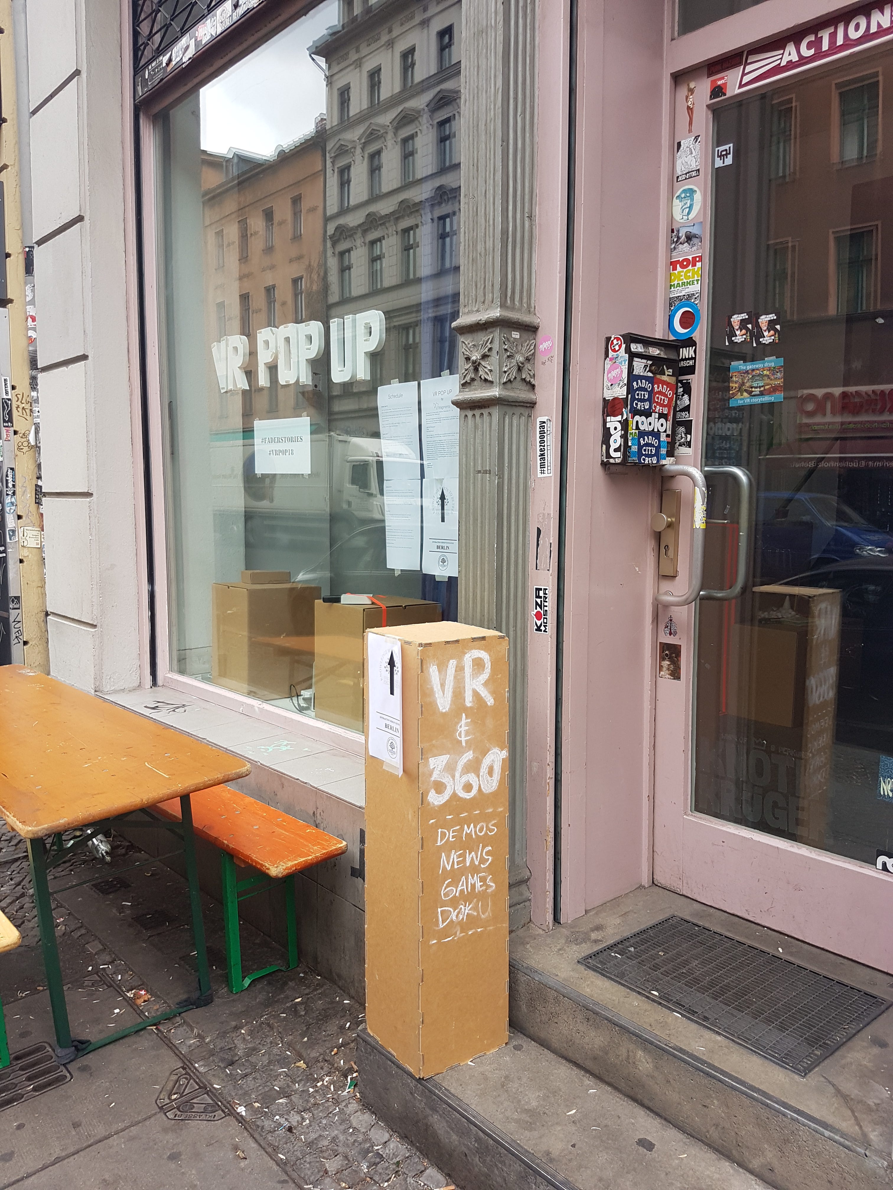 DNIe VR Pop Up Store in Berlin 2018 | by Linda Rath | Medium