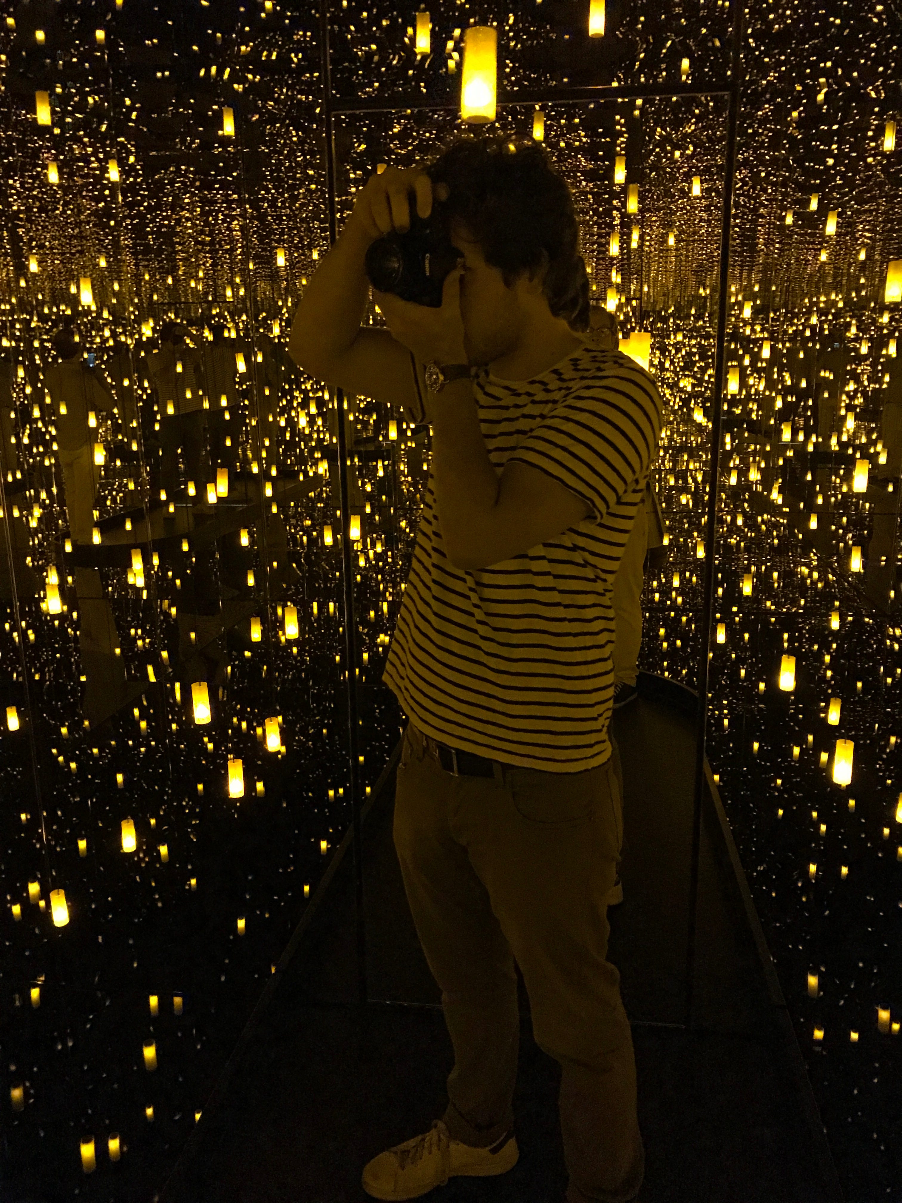 Review Yayoi Kusama Infinity Mirrors Of Dots And Emptiness
