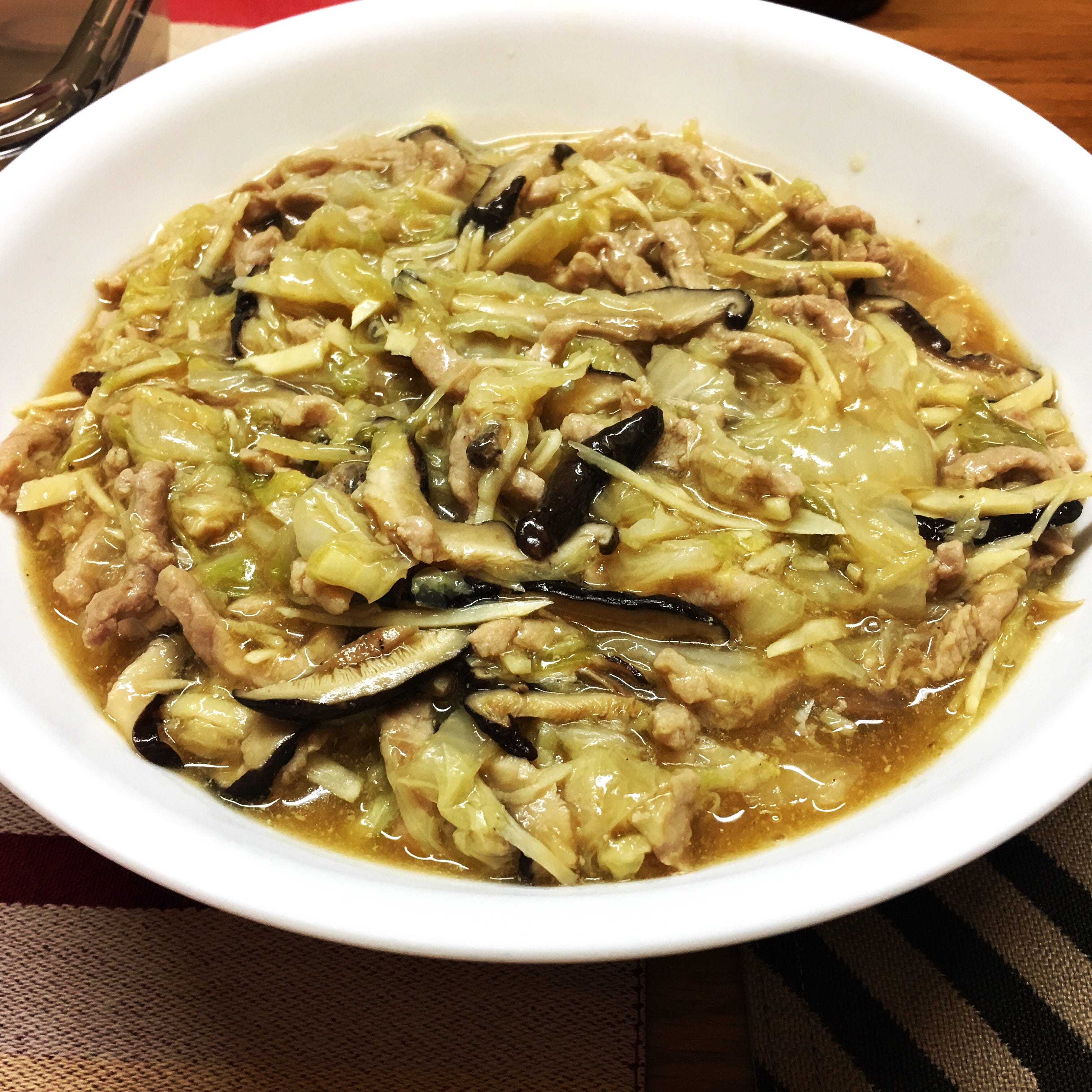食譜 爛糊肉絲 爛糊肉絲 菜名不好看 說的卻並非肉絲煮成爛糊 而是省了白菜二字 意指燜煮成爛糊狀 By 馬世芳 食譜 爛糊肉絲 爛糊肉絲 菜名不好看 說的卻並非肉絲煮成爛糊 而是省了白菜二字 意指燜煮成爛糊狀 By 馬世芳