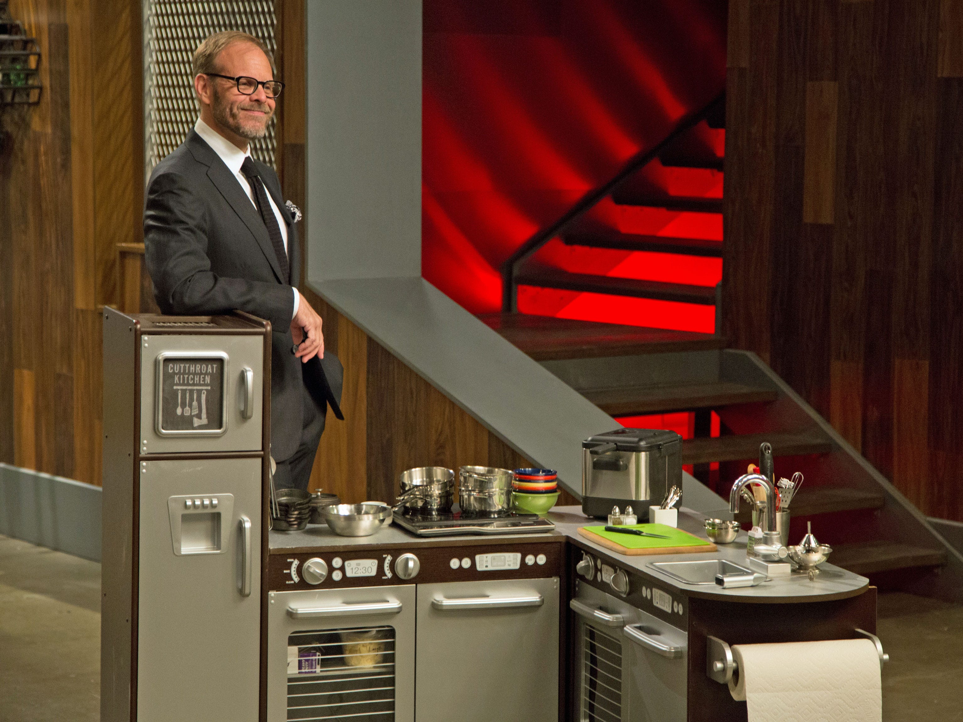 The Joy Of Cutthroat Kitchen Why I Cant Stop Watching A Show Which By Nathan Hardisty Medium