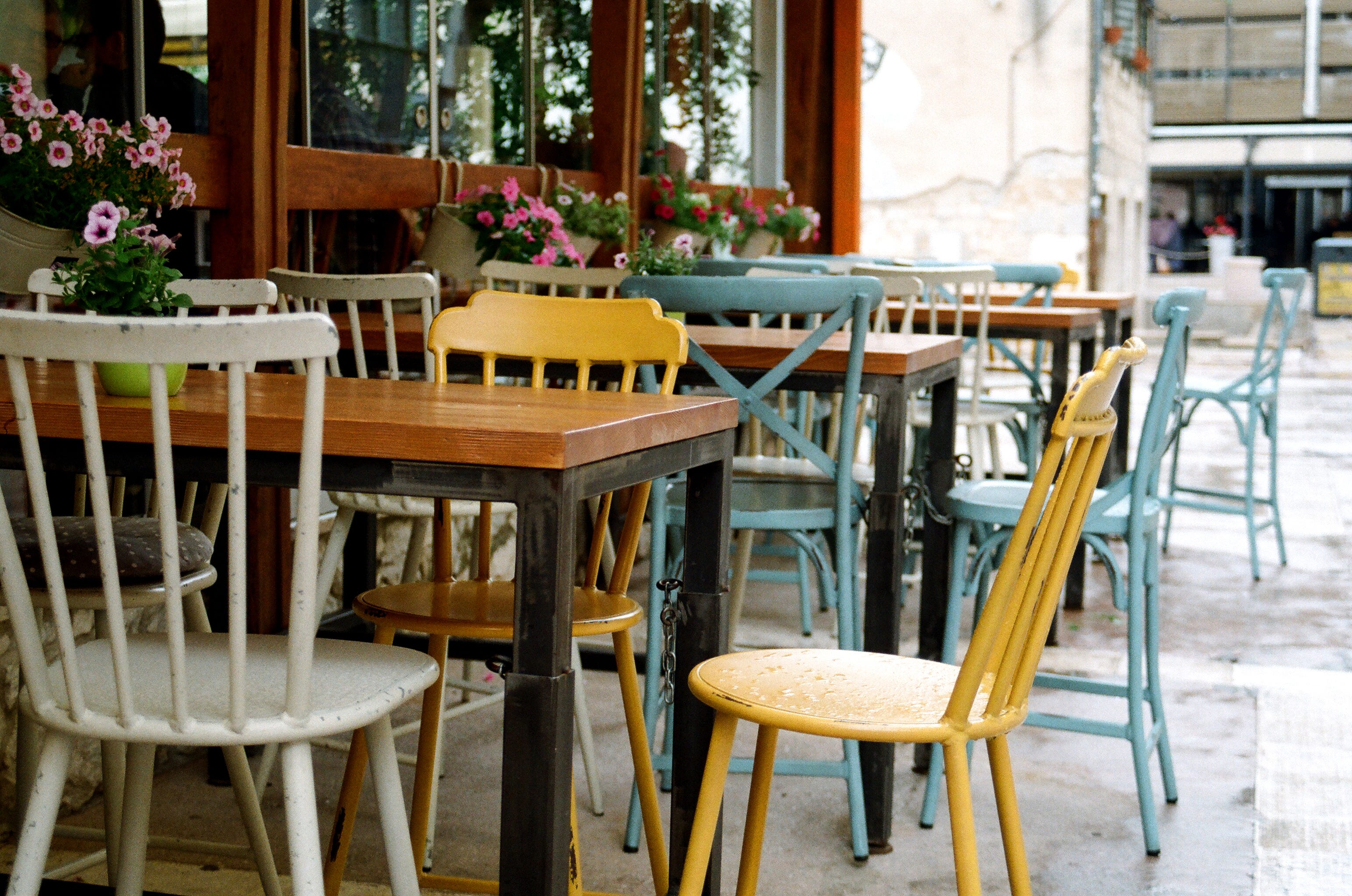 How to Find a Restaurant With Outdoor Seating by Richard Nuckolls