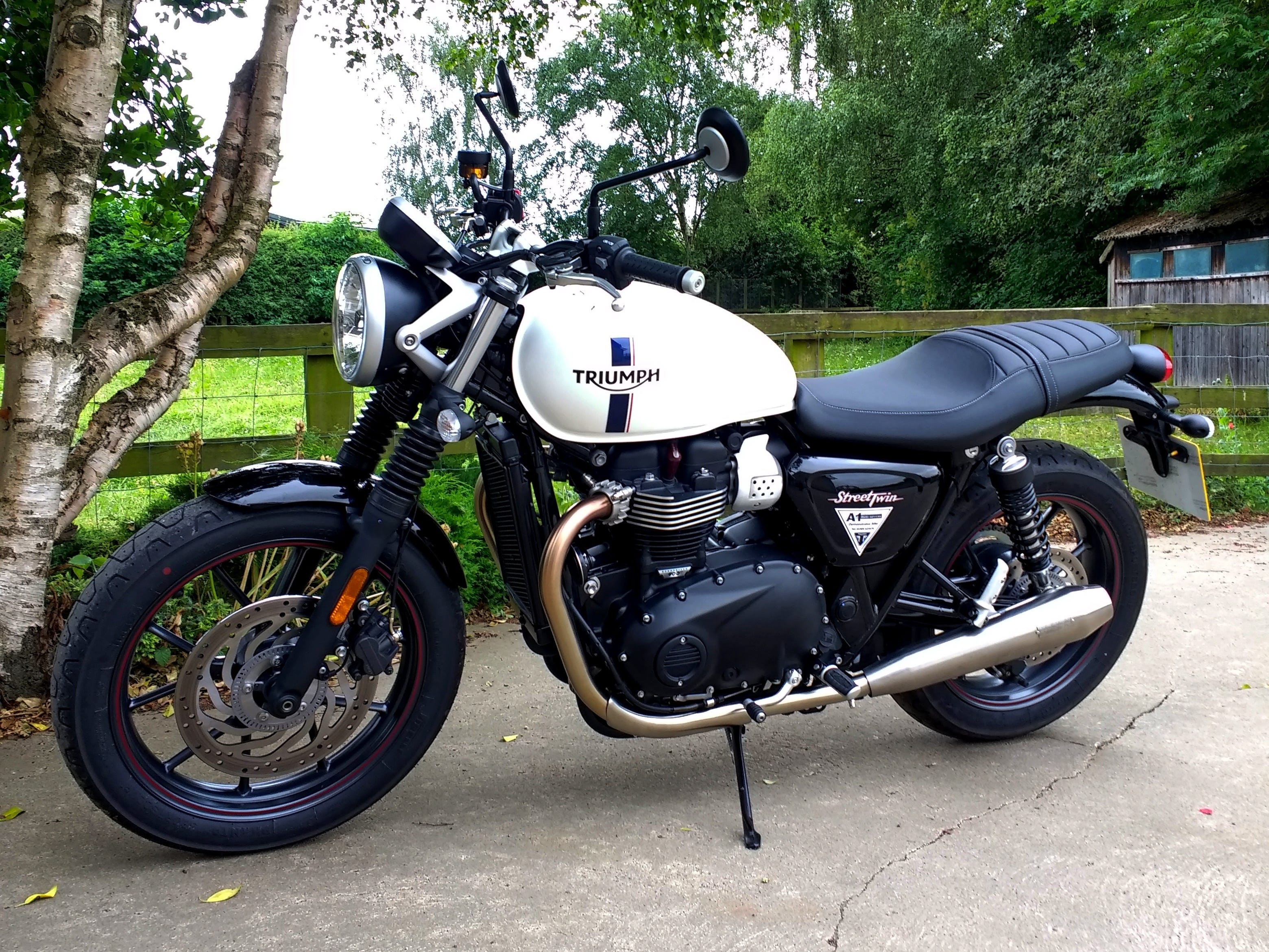 triumph street twin tank bag