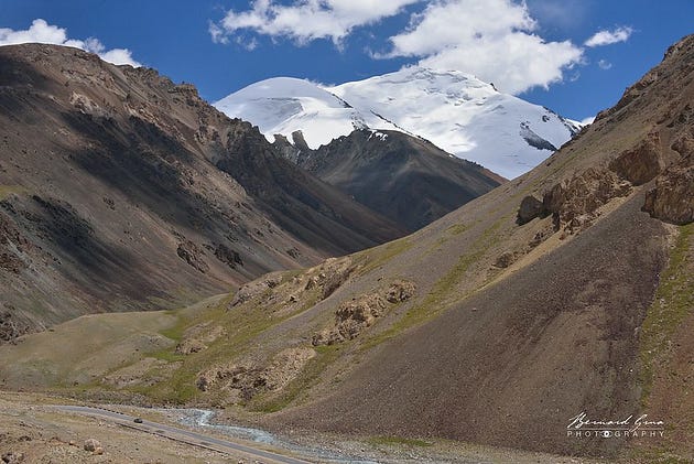 Before last strong slope to Kunjerab Pass — Photo: Bernard Grua