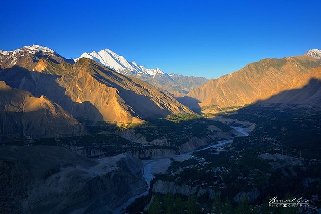 Hunza Valley (to South) from Eagles Nest at sunrise — Photo: Bernard Grua