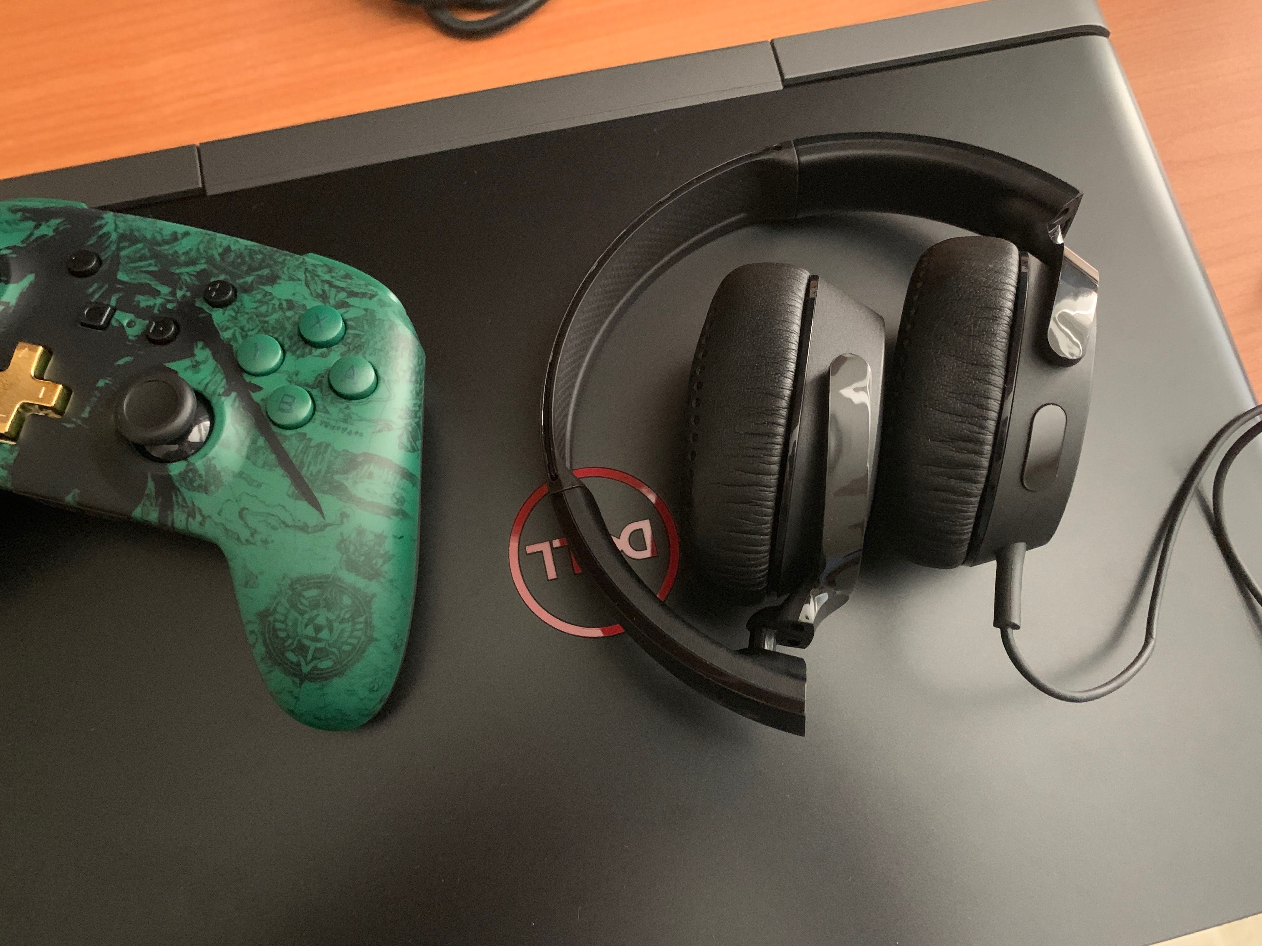 skullcandy riff on ear headphones with mic