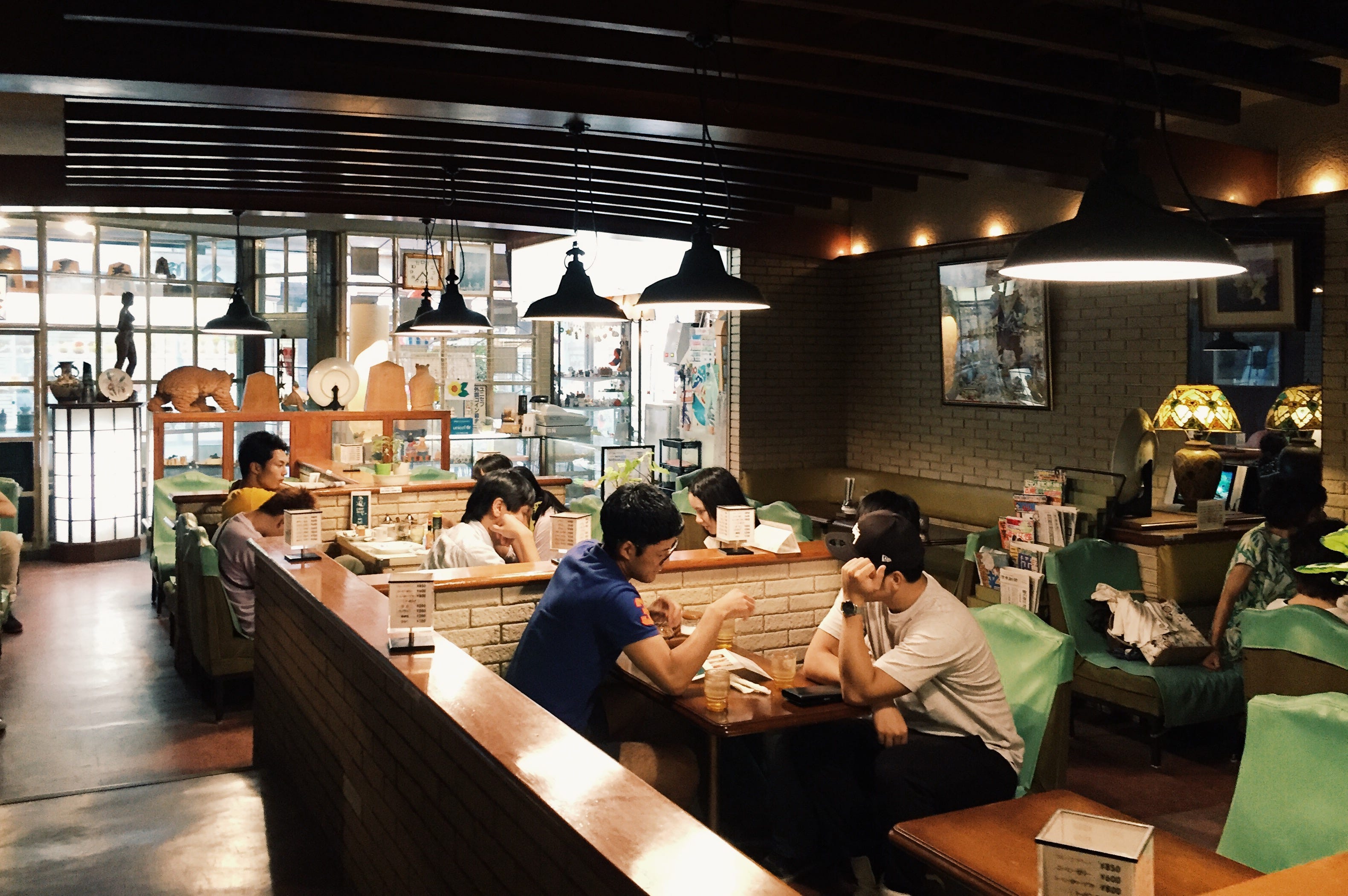 熱海 復古喫茶店 桌子是電子機台 Pine Tree Drifting Soul Medium 熱海 復古喫茶店 桌子是電子機台 Pine Tree Drifting Soul Medium