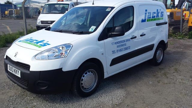 How Does A Van Hire Service Benefit You 