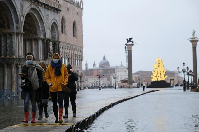 Venise Sous L Eau Alors Que Les Averses Et Le Vent Prennent La Ville Par Surprise By Opresse Opresse Dec Medium