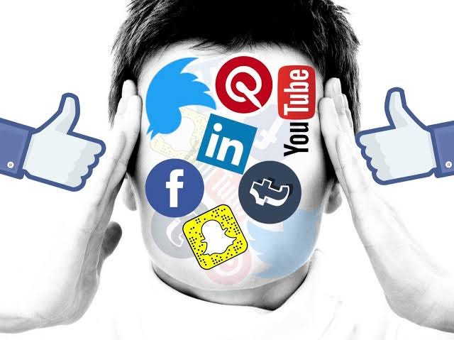 The online noise: On having so many social media apps