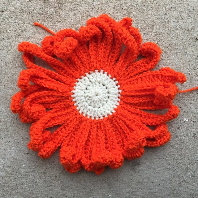 A Very Large Applique Crochet Flower By Leslie Stahlhut Free Crochet Patterns And Tutorials Medium