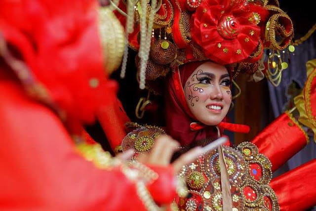 Hal Apa Saja Yang Menjadikan Perbedaan Budaya Pada Masyarakat Indonesia By Medium Bataknese My Id Medium