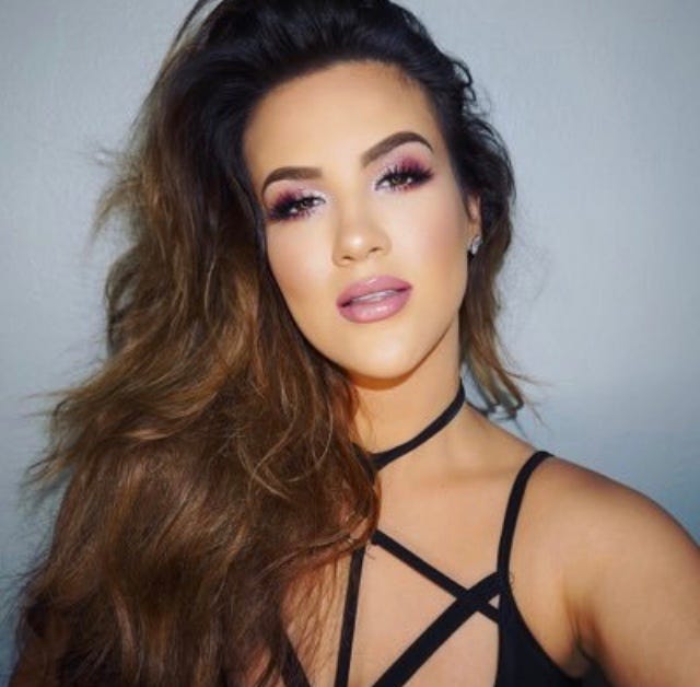 Beauty Vlogger Nicole Guerriero Rta902 Social Media Medium
