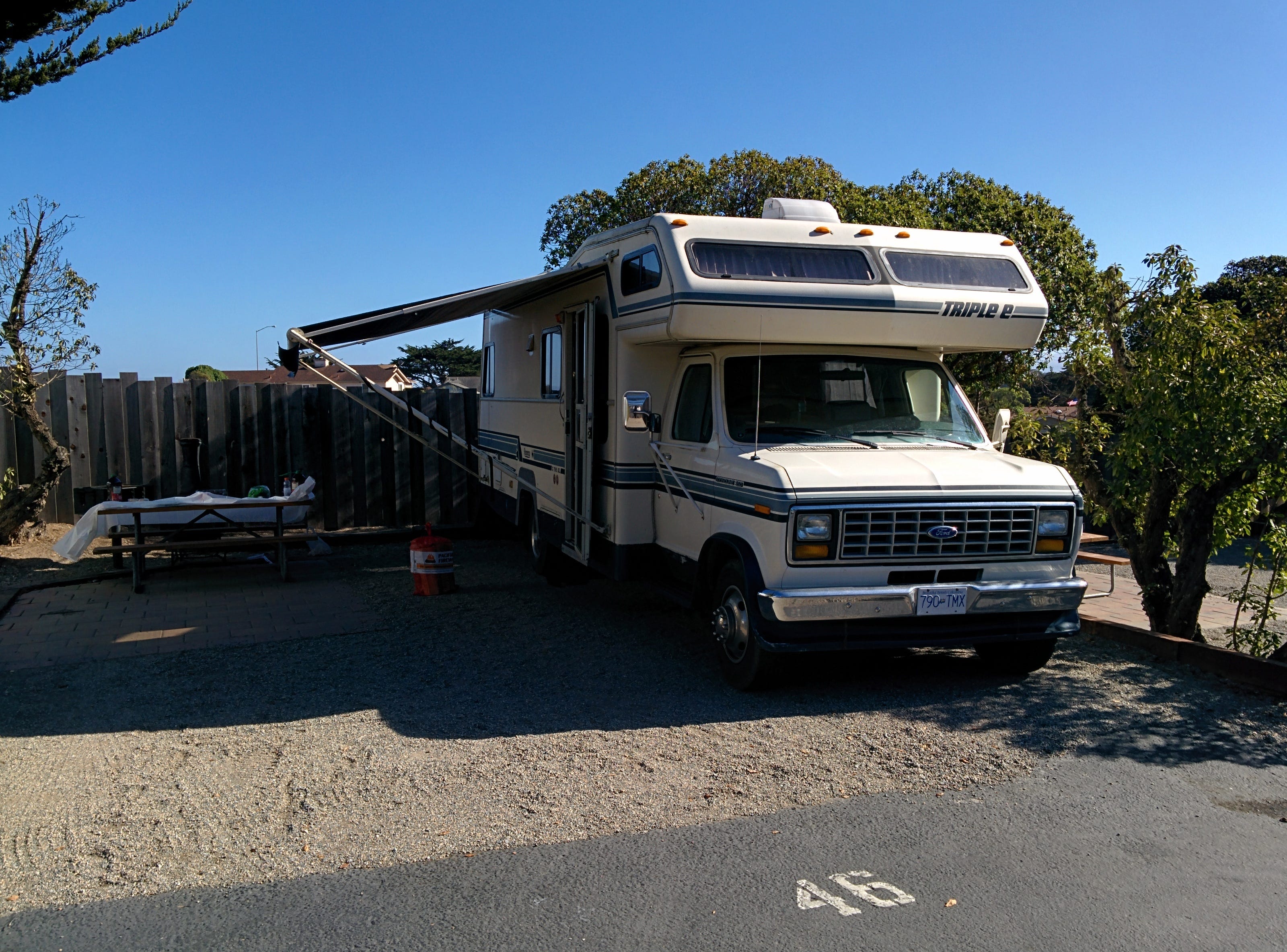 我的motorhome心路历程 2 Rv与tent By Kevin Zhang The Sweeping Monk Rv Life 房车旅行 Medium
