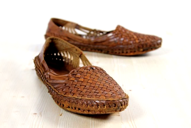 kolhapuri shoes for ladies