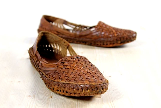 leather kolhapuri chappal