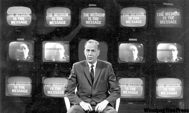 McLuhan, “El Medio Es El Mensaje” y El Impacto de la Tecnología en la  Publicidad Actual. | by Alejandro Lara Milko | Medium