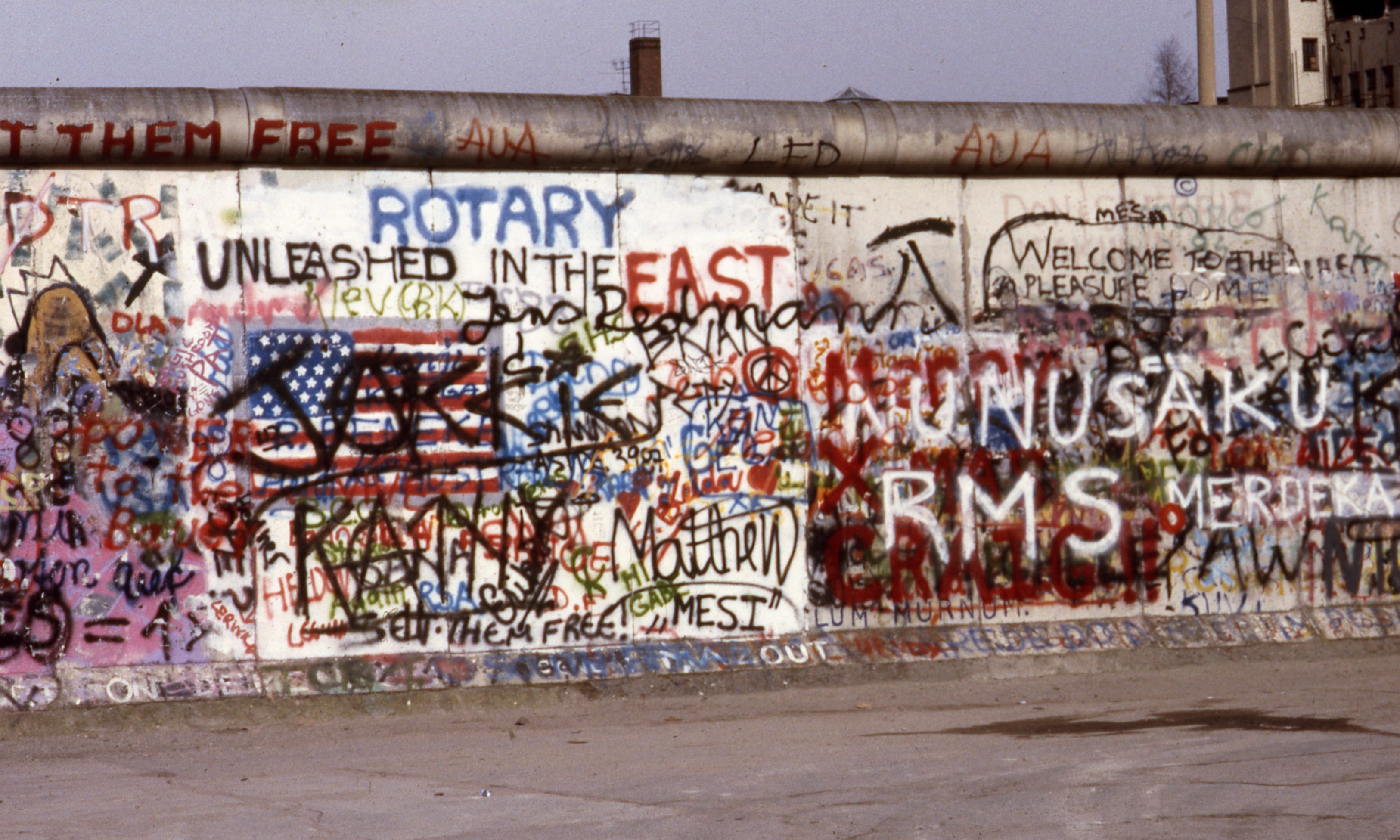 This Photographer S Collection Of Berlin Wall Graffiti Photos Show The Politics Of Paint By Rian Dundon Timeline