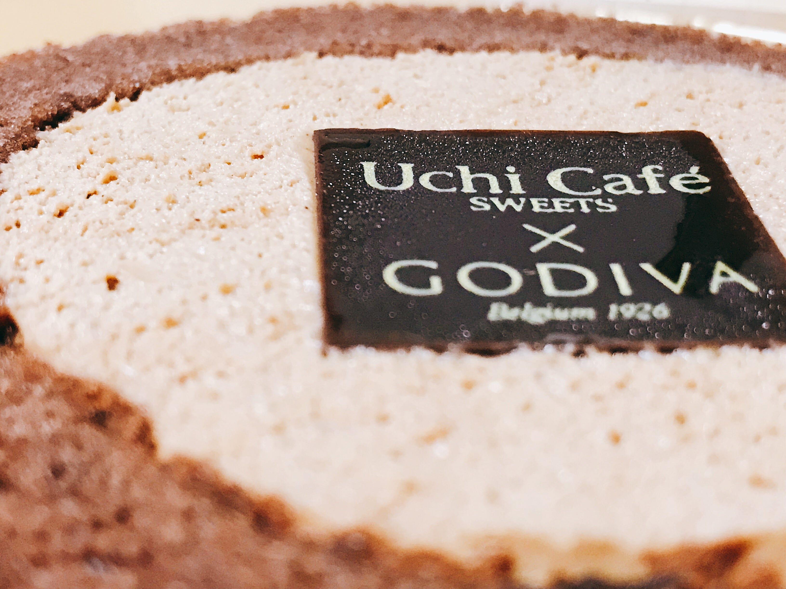 ローソンとゴディバのコラボ Uchi Cafe Sweets Godiva キャラメルショコラロールケーキ を食す By ホシナ カズキ Hoshinacazuki
