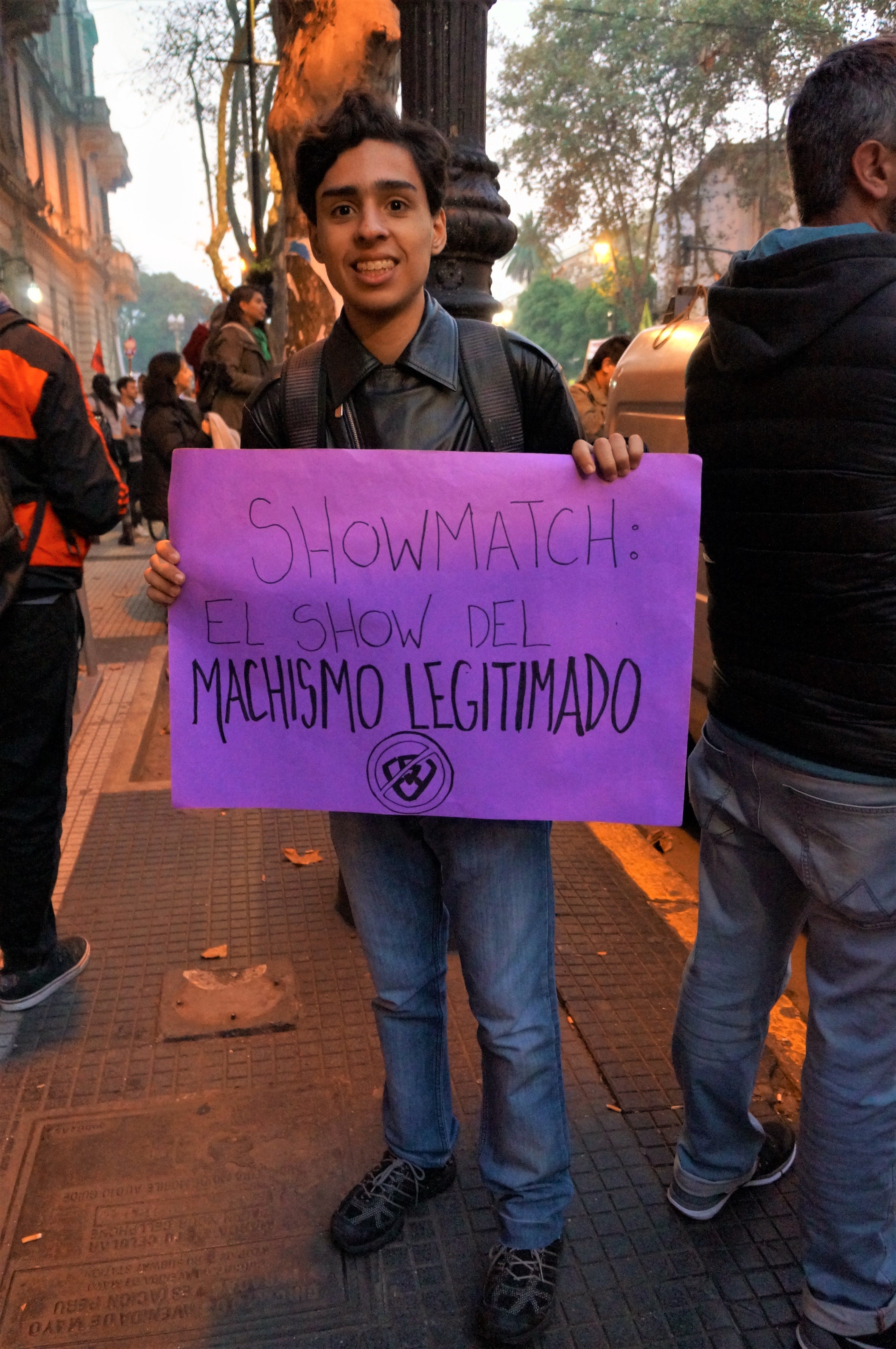 Que No Es Sumiso Ni Obediente