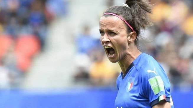 Il mondiale di calcio femminile non è una gara maschi contro femmine | by  Giulia Polidoro | Medium