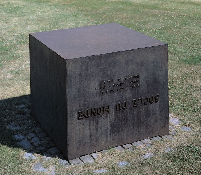 O PEDESTAL QUE PÔS A HUMANIDADE EM PERSPECTIVA by Diego de la Rocha Midia Sopapo Express