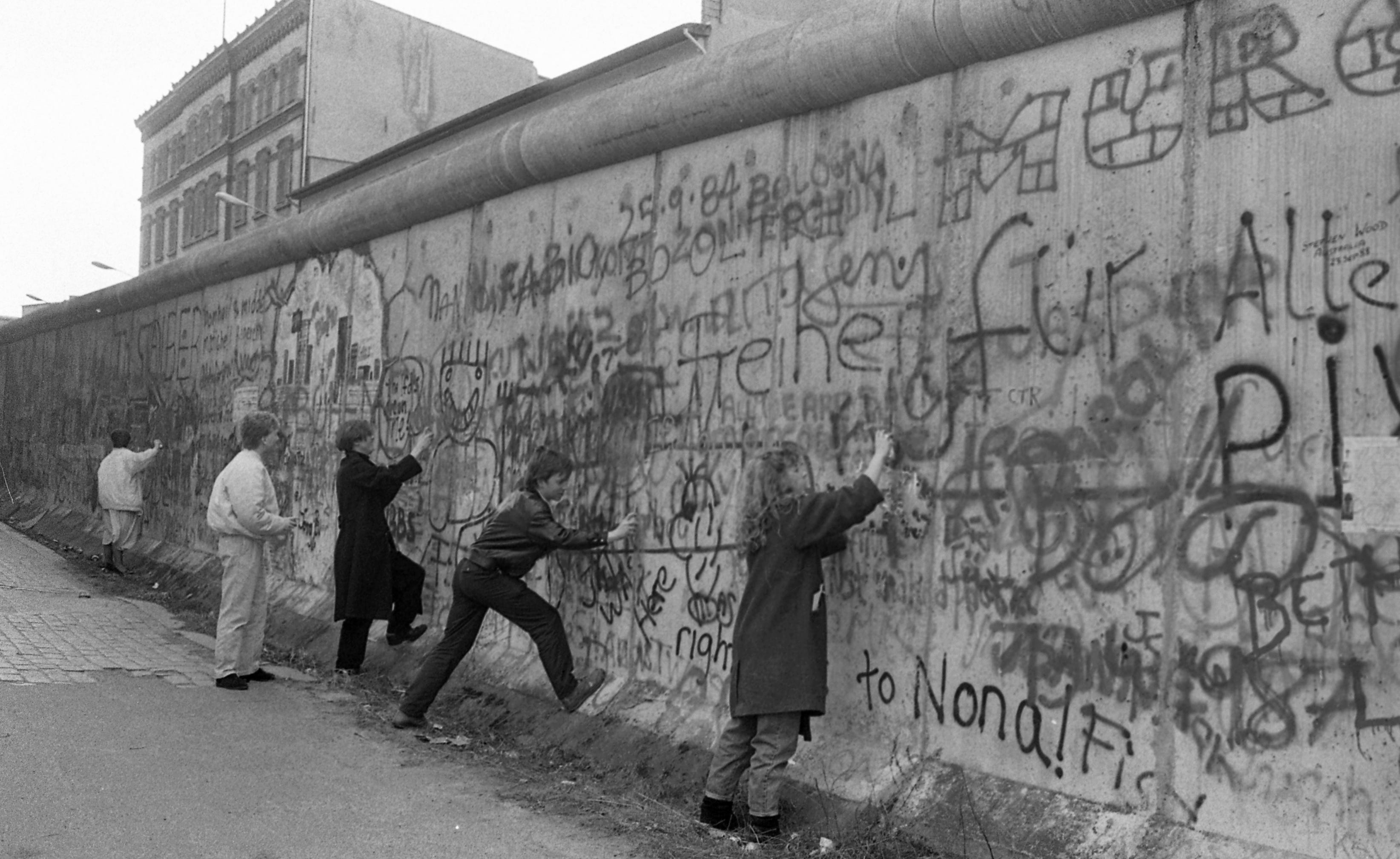 This Photographer S Collection Of Berlin Wall Graffiti Photos Show The Politics Of Paint By Rian Dundon Timeline