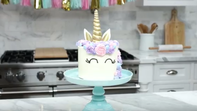 Rosanna Pansino Takes The Unicorn Craze To The Next Level With This Funfetti Cake By Nicholas Pendergast Not Adulting Medium