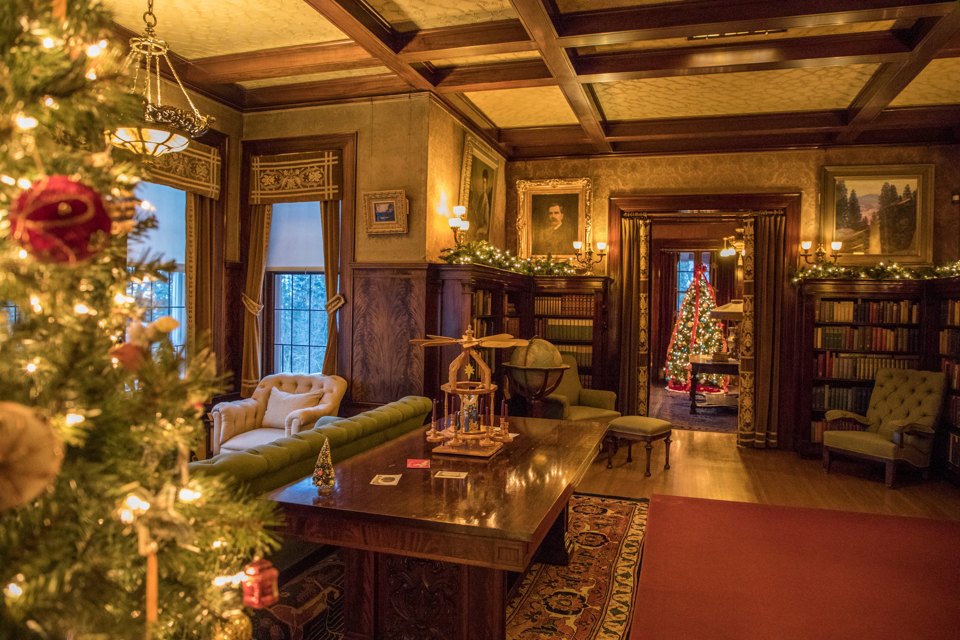 Molly’s Top 5 MustSee Features of A Glensheen Christmas Tour by