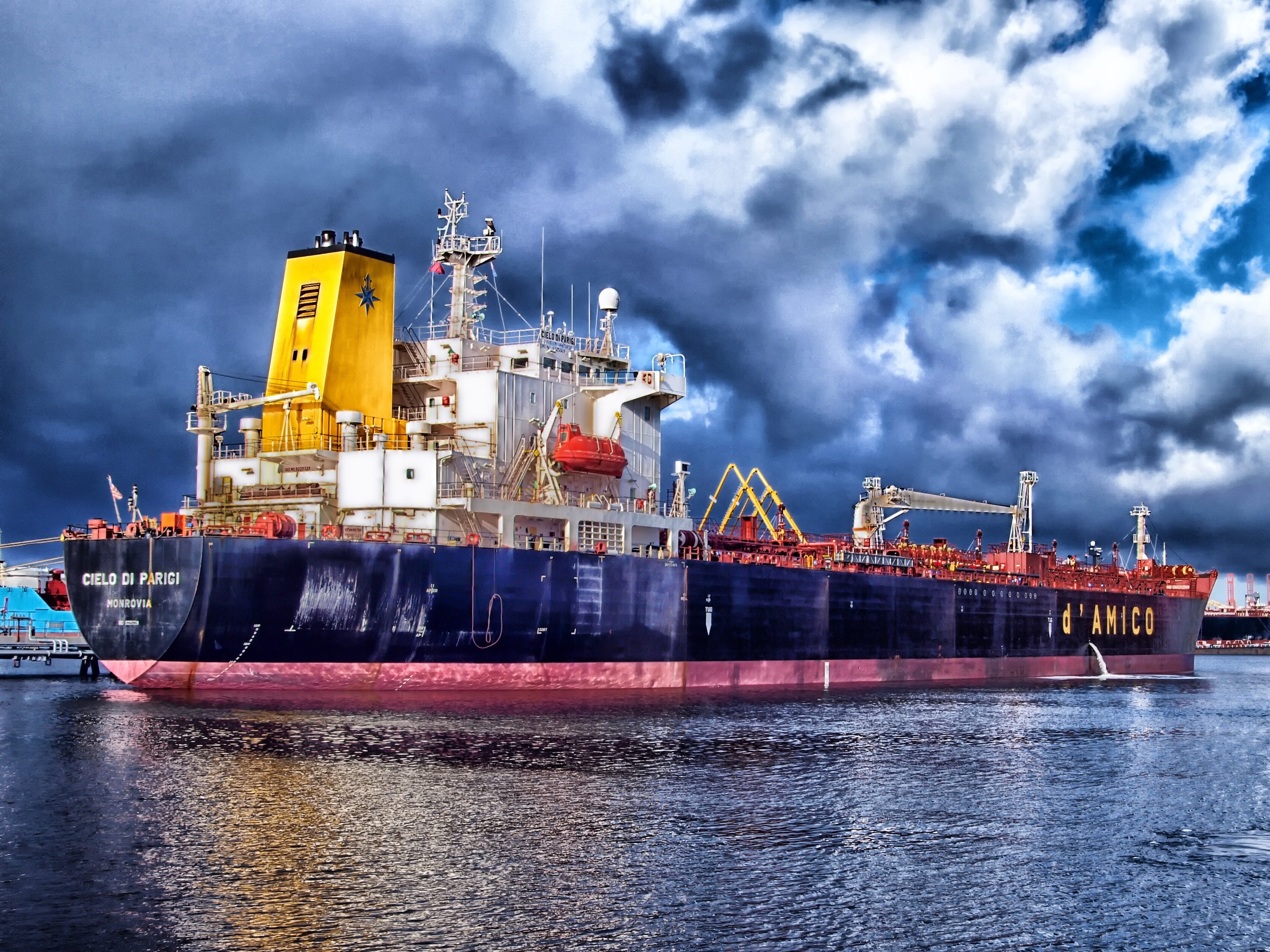Using linuxkit generated iso in docker container Using linuxkit generated iso in docker container