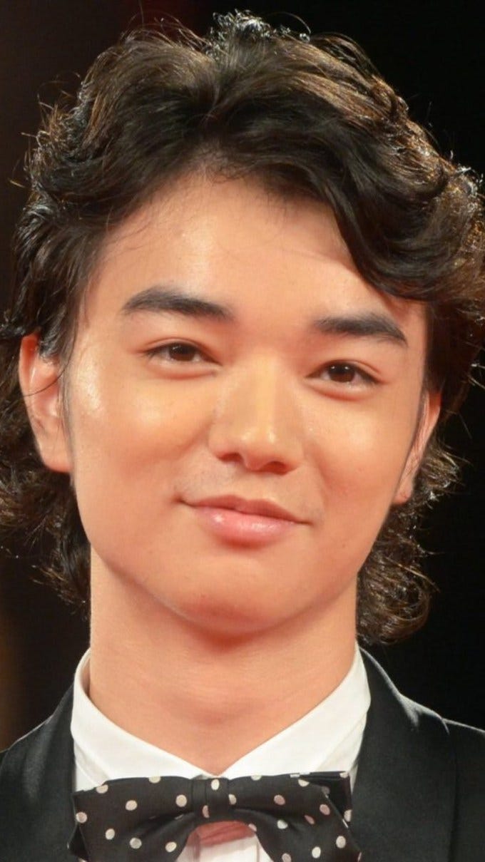 染谷将太 By Iphone Wallpaper Medium