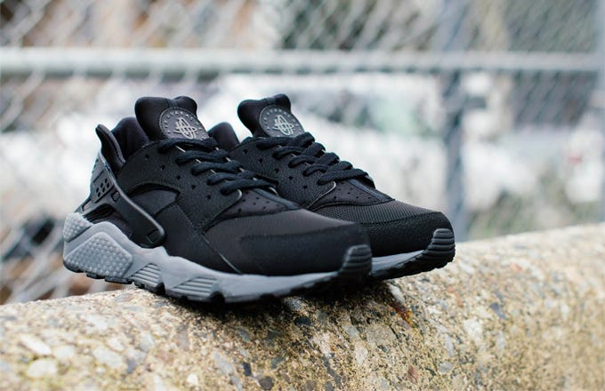 black huaraches outfit