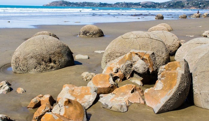 ‘Moeraki Boulders