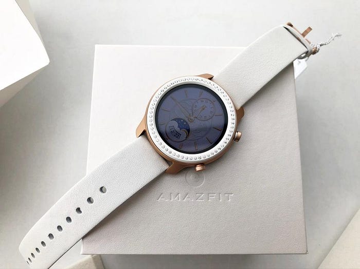 Review Xiaomi Amazfit GTR Glitter Smart Watch with Swarovski Crystals ⋆  Investio.Pro