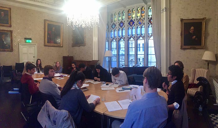  An advanced Latin discussion group, led by Alwaleed Alsaggaf at Oriel College, Oxford. (Photo from oxfordlatinitas.org)
