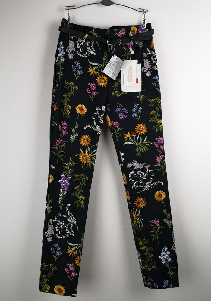 Women black floral trousers — Stradivarius