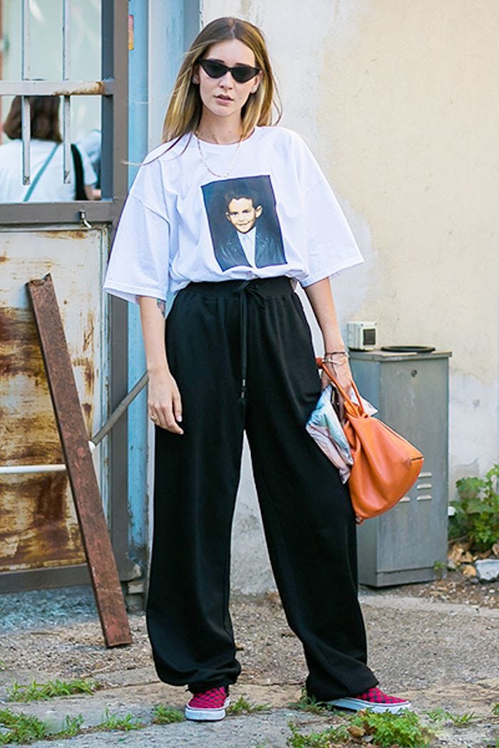 6 Great tips on how to wear the oversized T-shirt - Nhat Linh - Medium